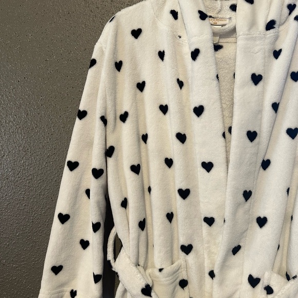 Pottery Barn Teen White Robe with Black Hearts - Picture 4 of 8